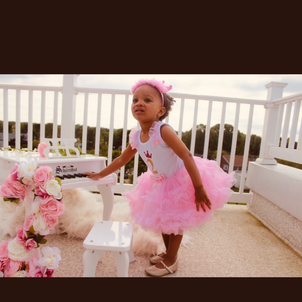 Meet your Posher, Val